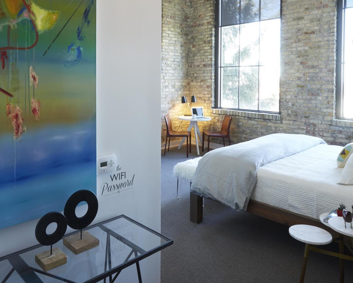 Kinn Guesthouse Bay View Мілвокі Екстер'єр фото