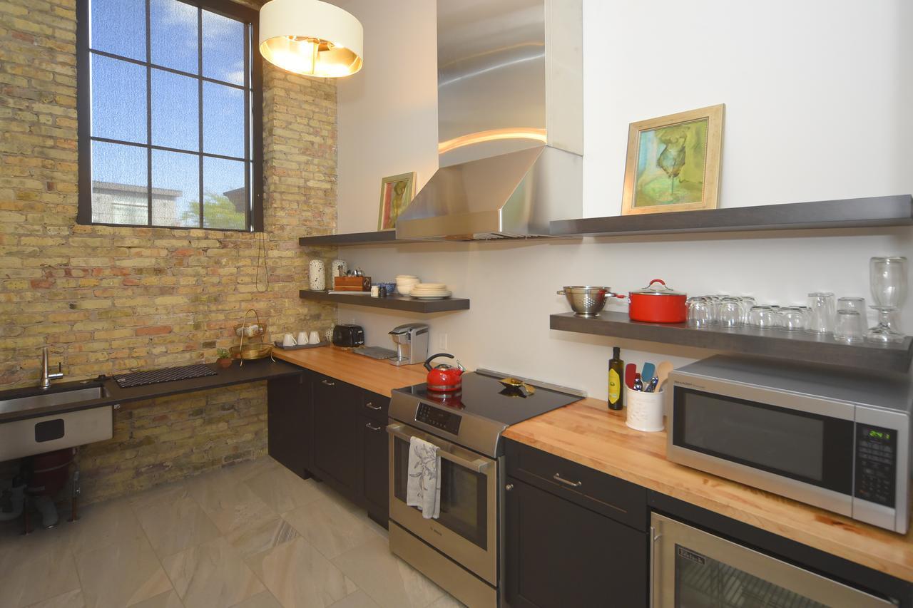 Kinn Guesthouse Bay View Мілвокі Екстер'єр фото